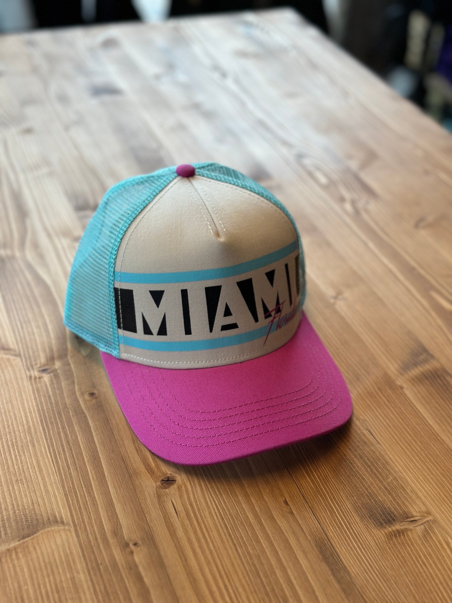 CAPPELLO TRUCKER MIAMI AMERICAN NEEEDLE