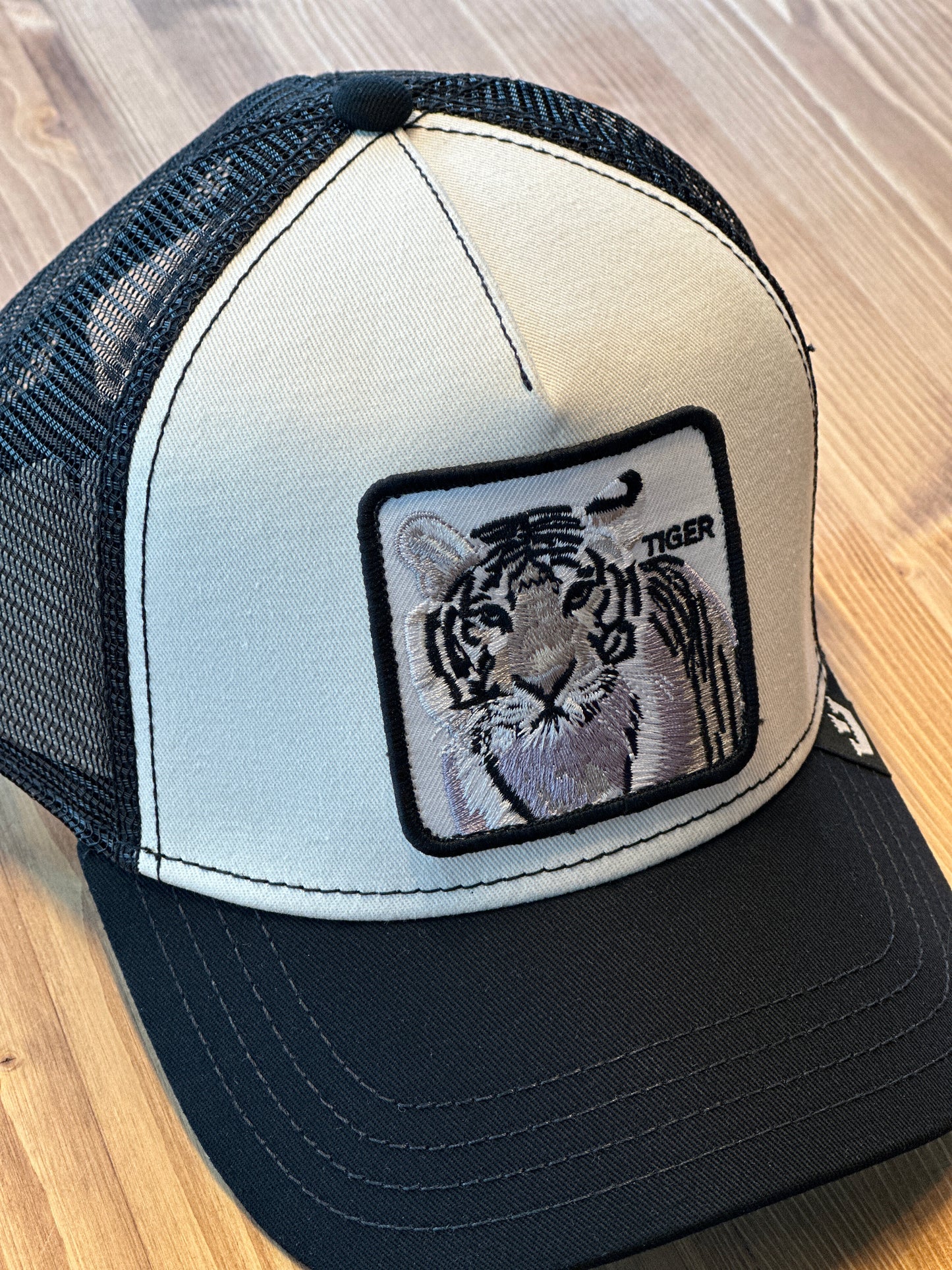 TRUCKER CAP THE WHITE TIGER GOORIN BROS ONYX