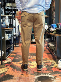 PANTALONE BERNA CON PENCE E COULISSE NOCCIOLA